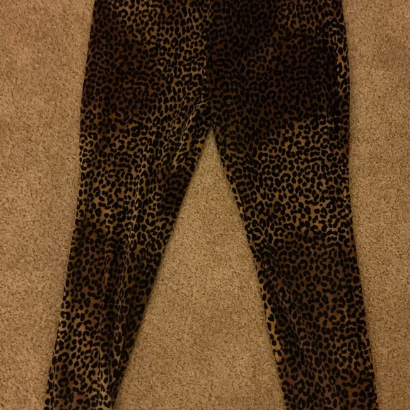 Lands End NWOT Leopard casual pant/shirt set. Size medium - Picture 5 of 6